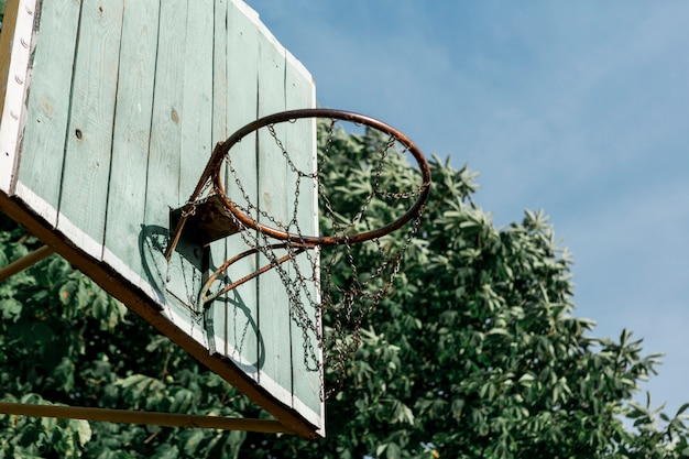 Basketballkorb der niedrigen ansicht