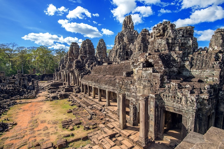 Kostenlose Foto bayon-tempel mit riesigen steingesichtern, angkor wat, siem reap, kambodscha.