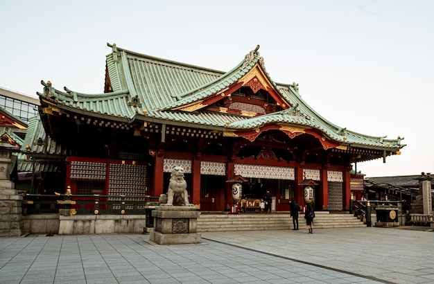 Beeindruckender traditioneller japanischer Holztempel