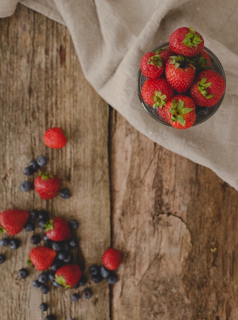 Beeren auf dem Tisch