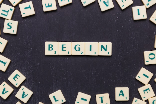 Beginnen Sie das Wort mit Scrabble-Buchstaben