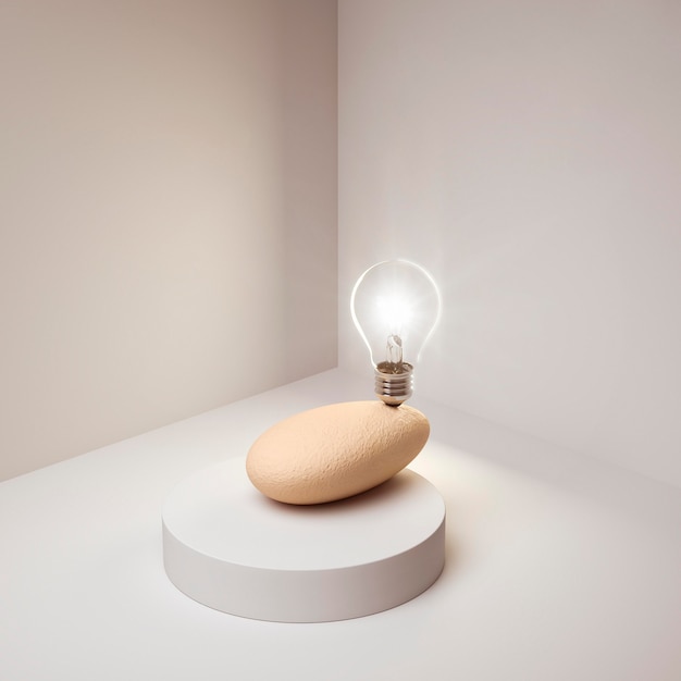 Beleuchtete Glühbirne als Ideenkonzept balanciert auf Felsen