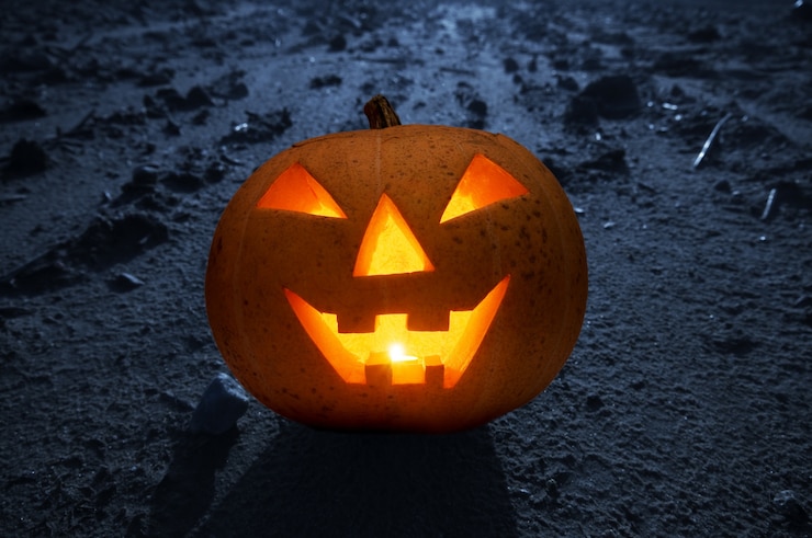 Kostenlose Foto beleuchtete kürbis für halloween