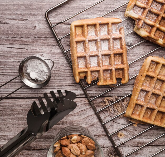 Belgische Waffel von oben mit Mandeln