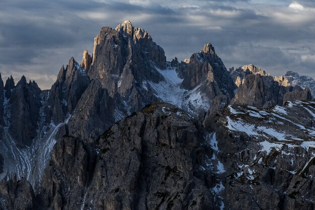 Berg Cadini di Misurina in den italienischen Alpen während des Sonnenuntergangs