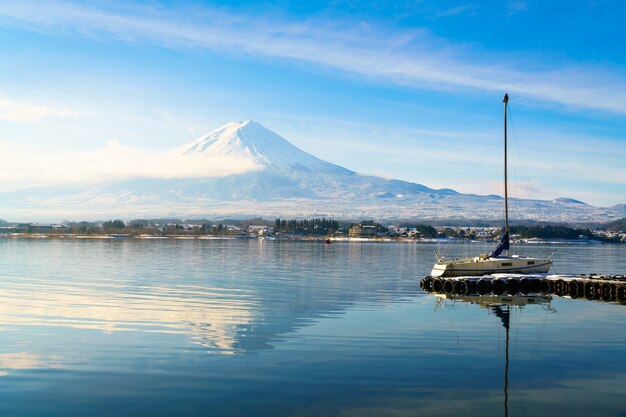 Berg Fuji und See Kawaguchi, Japan