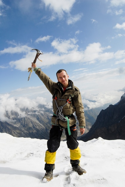 Kostenloses Foto bergsteiger an der spitze