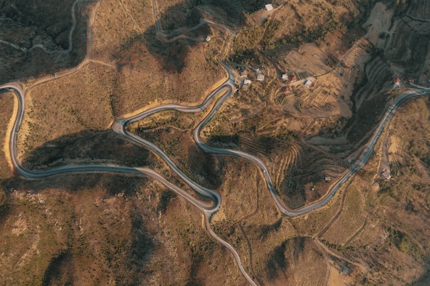 Kostenloses Foto bergwegstraße auf panoramalandschaft