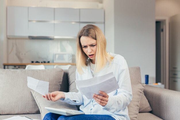 hausfrau zahlt überhöhte rechnungen, während sie