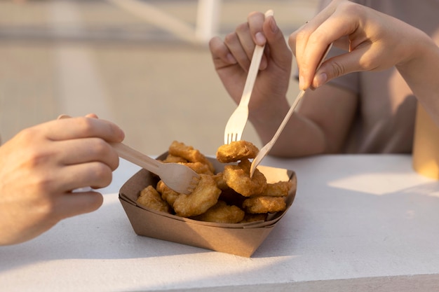 Beste Freunde bekommen Streetfood street