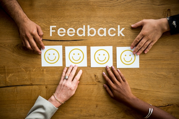 Bewertungs-Feedback Smiley-Antwort des Kunden