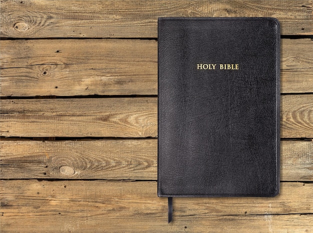 Bibelbuch im hintergrund Premium Fotos