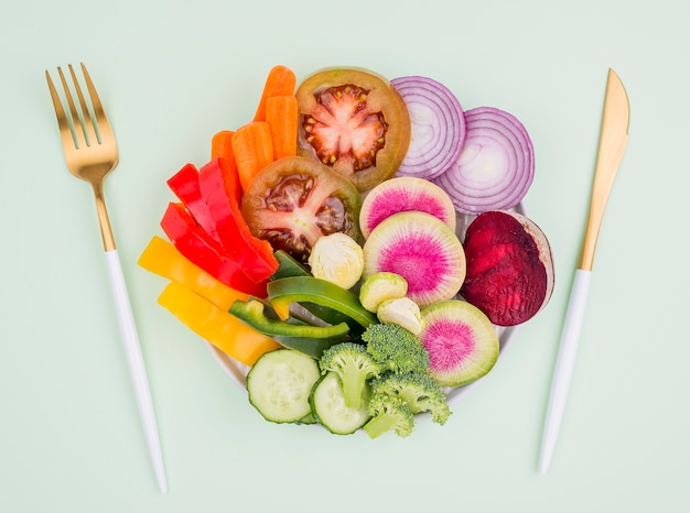 Kostenloses Foto bio gesunder salat bereit serviert zu werden