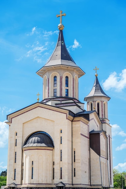 Kostenloses Foto bischöfliche kathedrale der auferstehung des herrn in oradea, rumänien