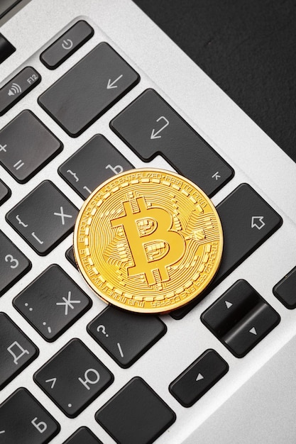 Kostenloses Foto bitcoin auf der tastatur