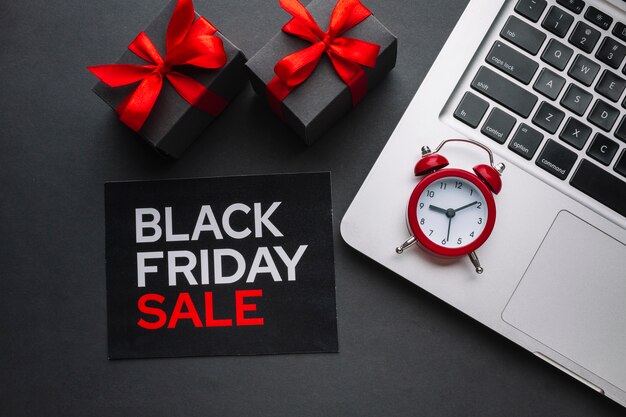 Black Friday Sale Wohnung lag mit Wecker