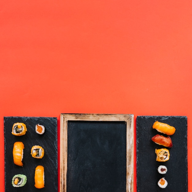 Blackboard zwischen Sushi-Boards