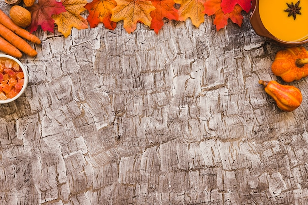 Blätter in der Nähe von Herbst essen