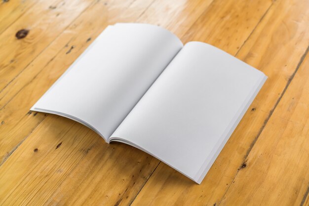 Blank Katalog, Zeitschriften, Buch mock up auf Holz Hintergrund.