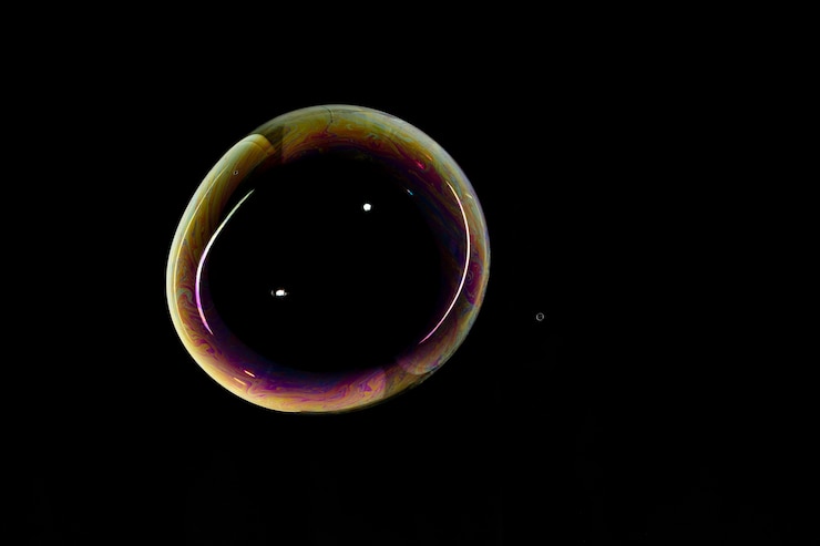 Kostenlose Foto blasen auf schwarzem hintergrund