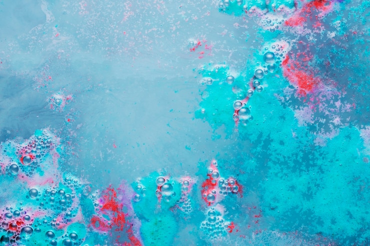 Kostenlose Foto blasen und bunte spritzer auf dem wasser