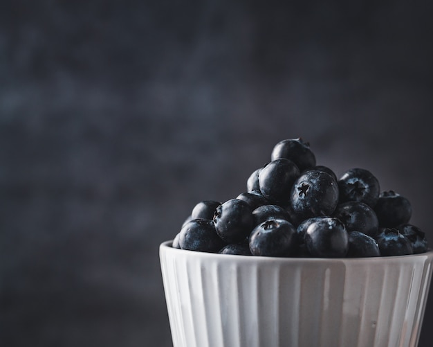 Kostenloses Foto blaubeeren in der schüssel, nahaufnahme