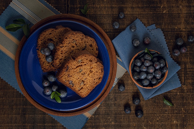 Kostenloses Foto blaubeeren und draufsicht des kuchens