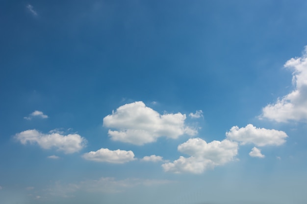 Kostenloses Foto blauer himmel mit wolken nahaufnahme