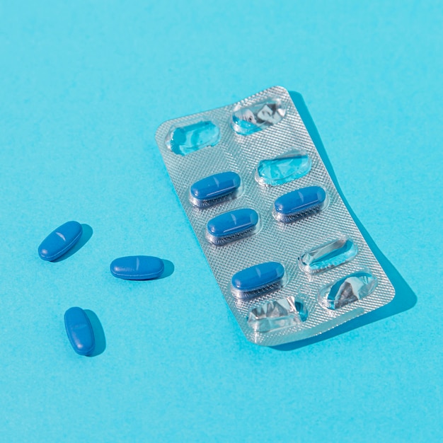 Kostenloses Foto blauer montag konzept mit pillen