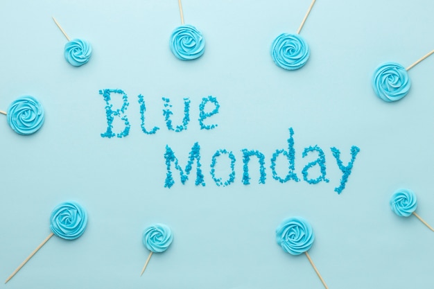 Blauer Montag Schriftzug Zusammensetzung von oben