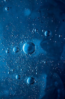 Blaues wasser textur als wasserhintergrund natur und wissenschaft konzept hautpflege kosmetik und hygiene m ...