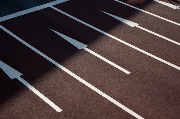 Blick auf abstrakte Tageslichtschatten im Freien