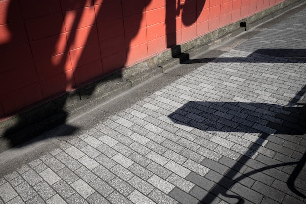 Blick auf abstrakte Tageslichtschatten im Freien