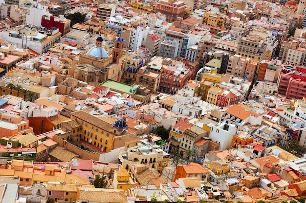 Kostenloses Foto blick auf alte europäische stadt. alicante