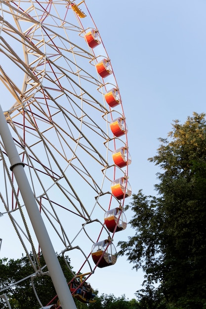 Kostenloses Foto blick auf das riesenrad in der stadt