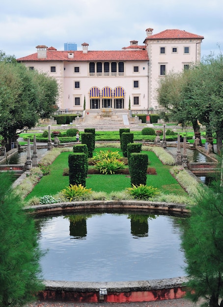 Kostenloses Foto blick auf den garten des miami vizcaya museums