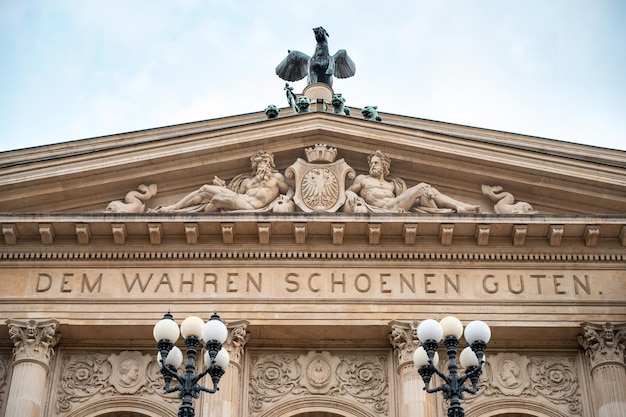 Blick auf die Alte Oper in der Frankfurter Innenstadt