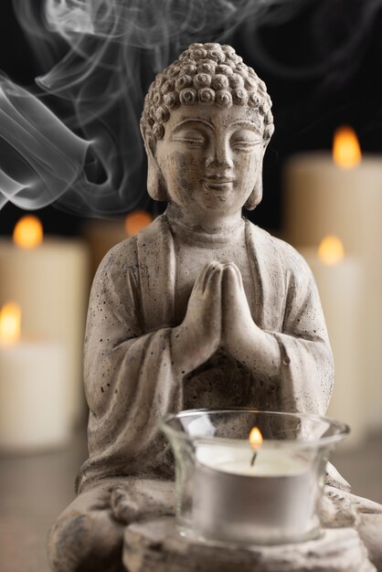 Blick auf die Buddha-Statuette für Ruhe