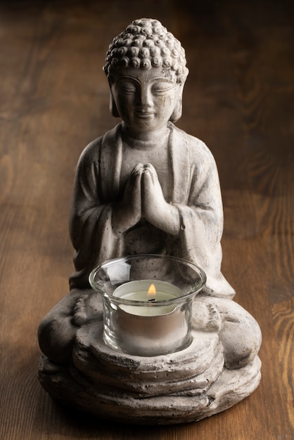 Blick auf die Buddha-Statuette für Ruhe