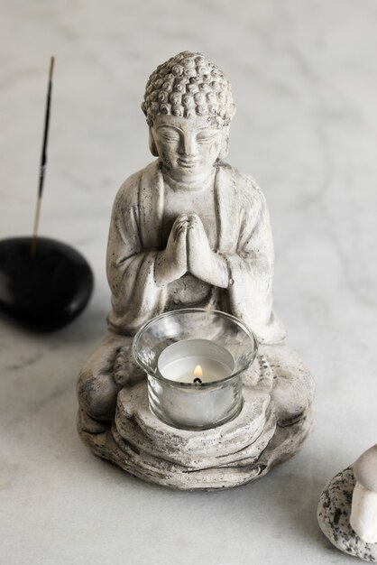 Blick auf die Buddha-Statuette für Ruhe