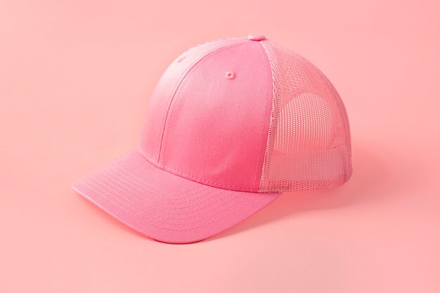 Blick auf die rosafarbene Trucker-Mütze mit Mesh-Rückseite