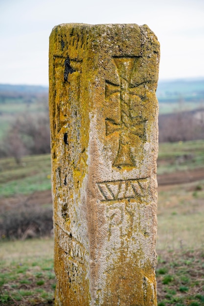 Kostenloses Foto blick auf einen stein mit antiken ornamenten