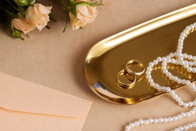 Blick auf elegante und luxuriöse Hochzeitsbriefpapier- und Planerressourcen