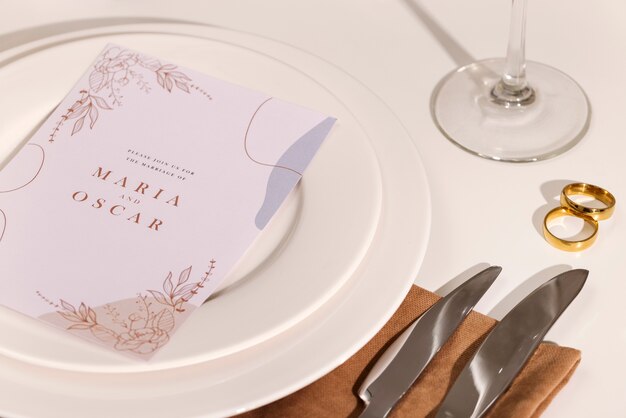 Blick auf elegante und luxuriöse Hochzeitsbriefpapier- und Planerressourcen