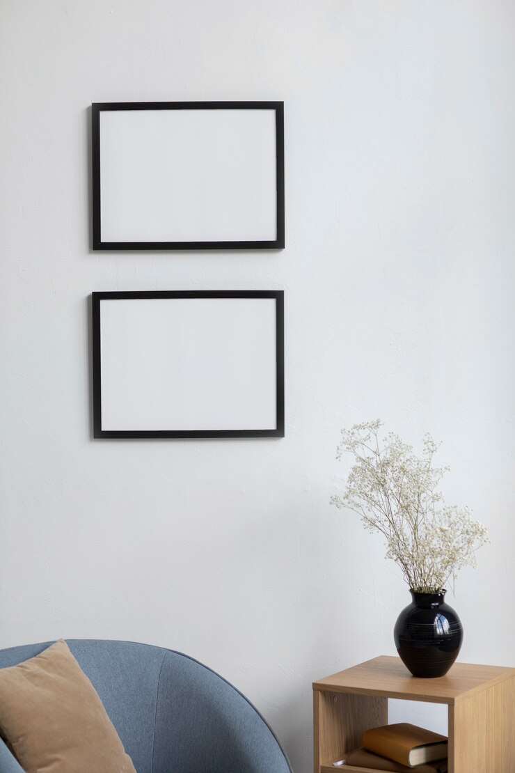 Kostenlose Foto blick auf fotorahmen im haus mit innenarchitektur