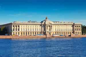 Kostenloses Foto blick auf st. petersburg. akademie der künste