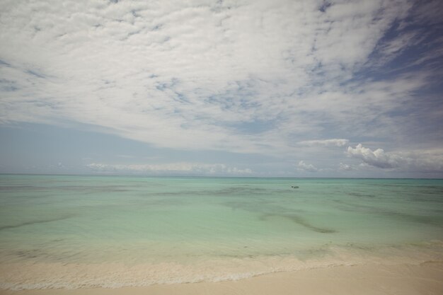 Blick auf Wellen am Meer