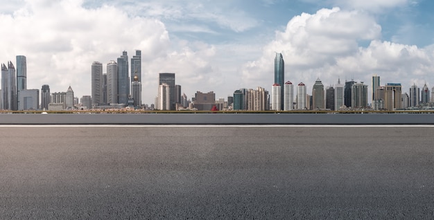 Blick Landschaft weiß lange Asphalt blau