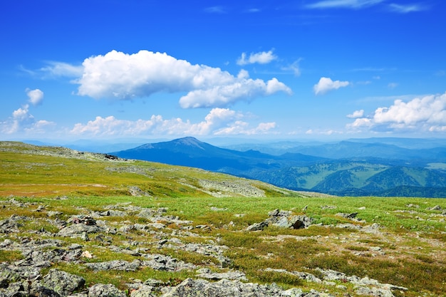 Blick von Bergen passieren