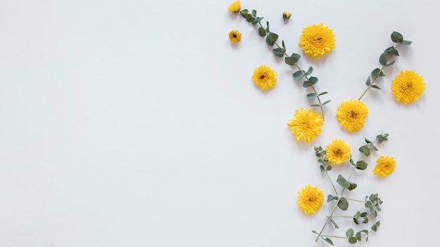 Blick von oben auf das wunderschöne Blumenarrangement